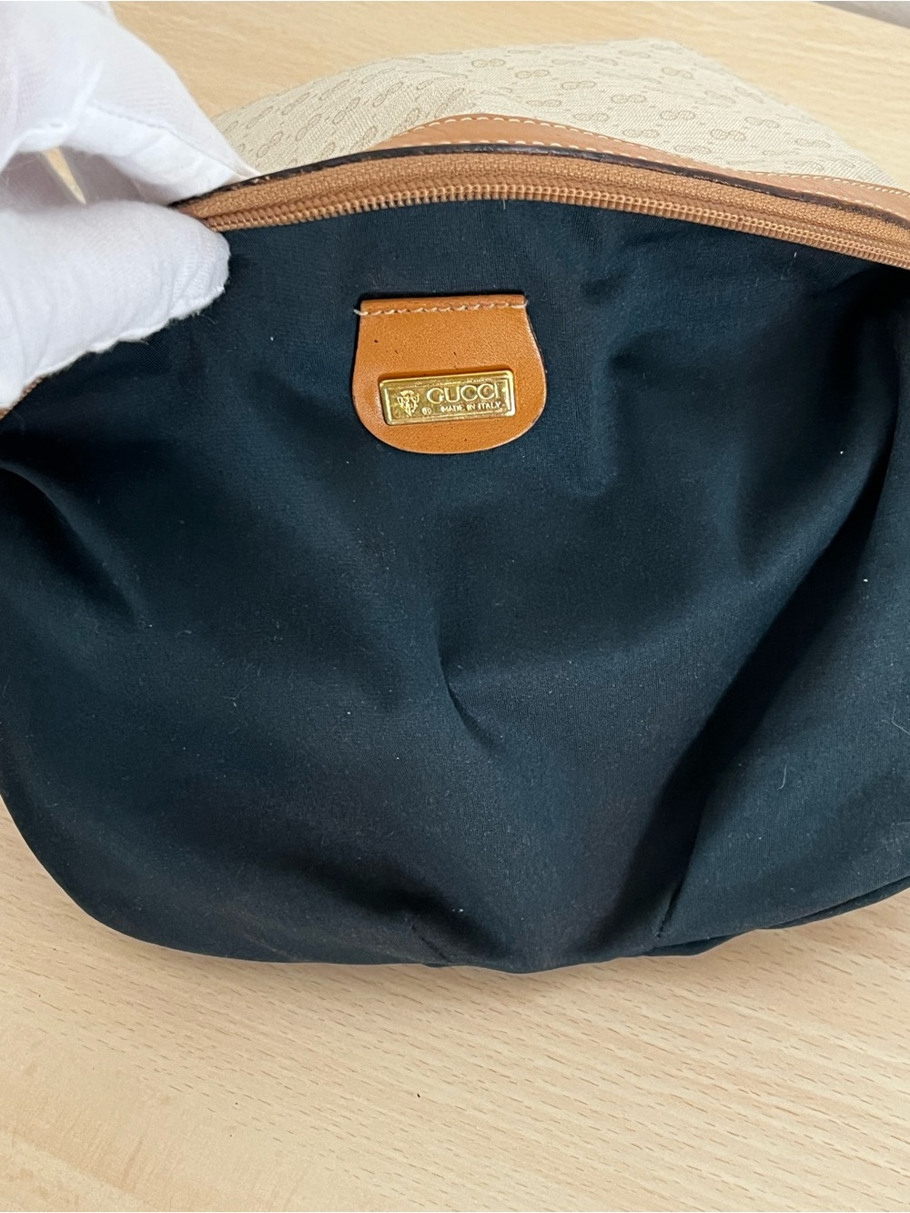 Gucci Crème Micro GG Supreme Dome Cosmetic Clutch Tan Leather Trim Vintage 1980s - Picture 13 of 16